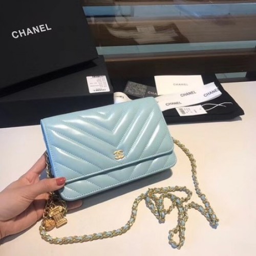 Chanel WOC Original Schafsleder Umhängetasche mit Klappe D33814 Hellblau