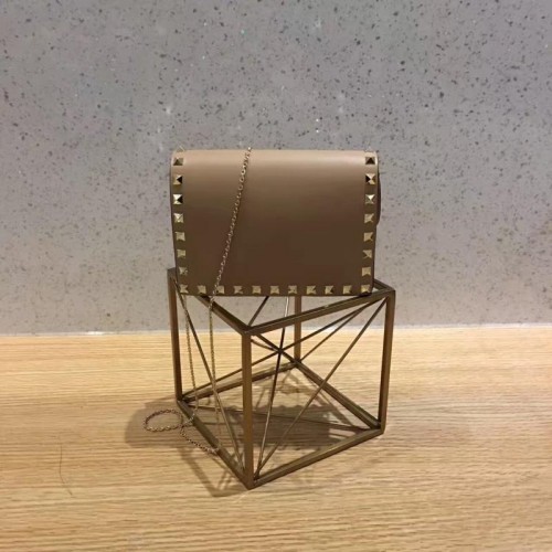 Valentino Garavani Rockstud Lederclutch 01327 apricot