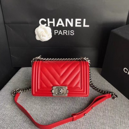 Chanel Le Boy Flap Umhängetasche Original Kaviarleder P67085 Kirschsilberschnalle