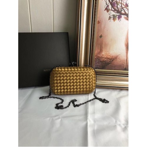 BOTTEGA VENETA Knot Clutch aus Satin mit Schlangenlederbesatz 62548 Bronze