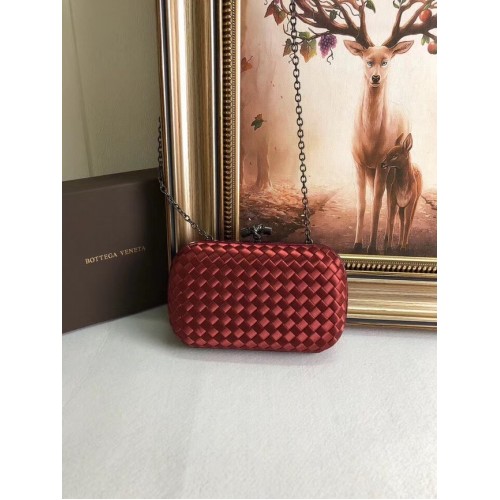 BOTTEGA VENETA Knot Clutch aus Satin mit Schlangenlederbesatz 62548 Burgund
