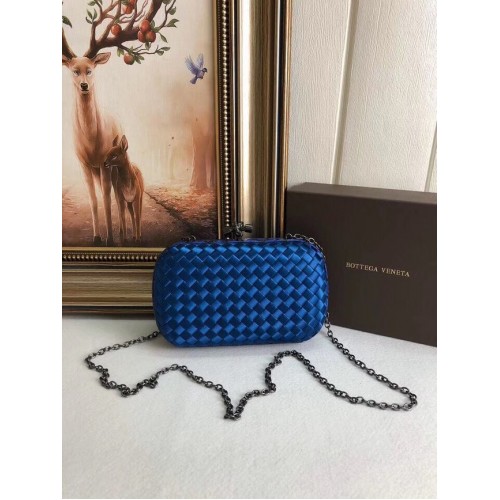 BOTTEGA VENETA Knot Clutch aus Satin mit Schlangenlederbesatz 62548 blau