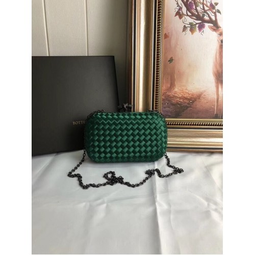 BOTTEGA VENETA Knot Clutch aus Satin mit Schlangenlederbesatz 62548 grün