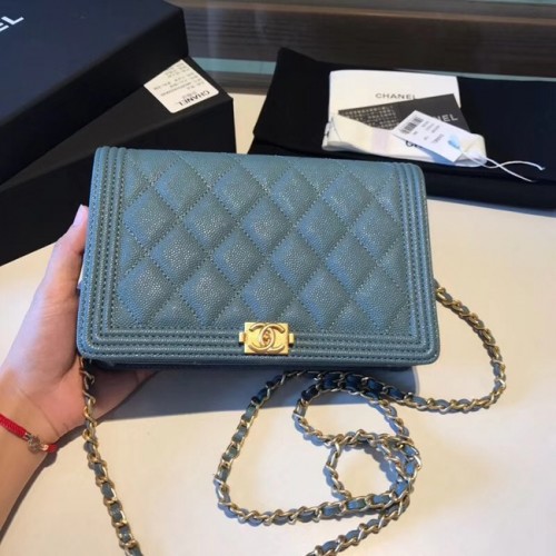 BOY CHANEL Original Geldbörse an Kette A80287 blau