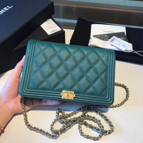 BOY CHANEL Original Geldbörse an Kette A80287 grün