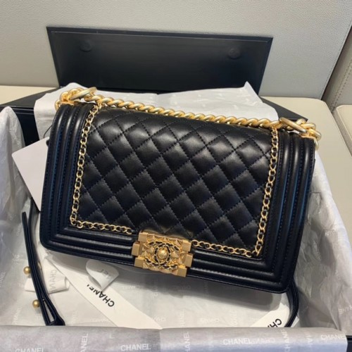BOY CHANEL Überschlagtasche A67086 schwarz