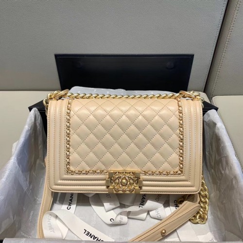 BOY CHANEL Überschlagtasche A67086 creme