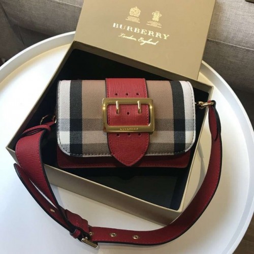 BURBERRY Hampshire Umhängetasche aus Leder mit Vintage-Check 24581 rot