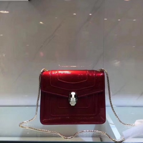 BVLGARI Serpenti Forever Schultertasche aus Metallic-Leder 08962 rot
