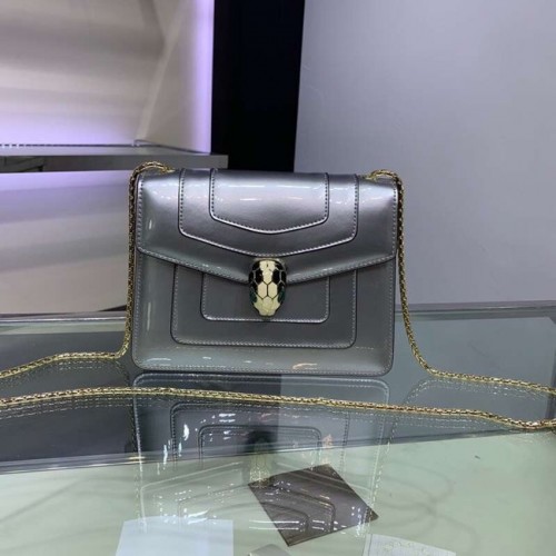 BVLGARI Serpenti Forever Schultertasche aus Metallic-Leder 34559 Silber