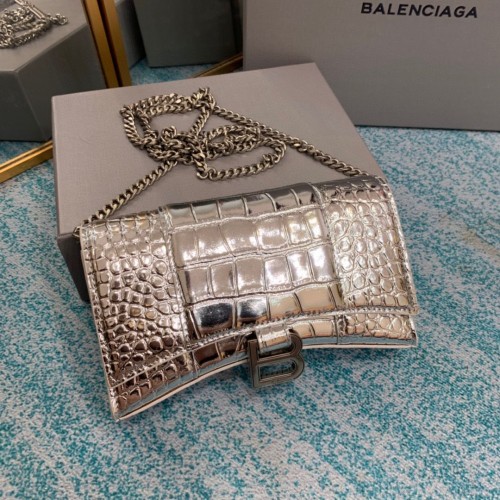 Balenciaga HOURGLASS Geldbörse mit Kette Krokoprägung 656050 Silber
