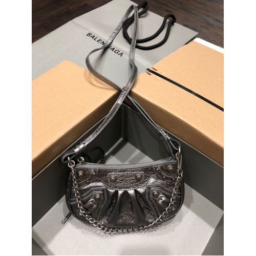 Balenciaga LE CAGOLE MINI GELDBÖRSE MIT KETTE 6958141 grau
