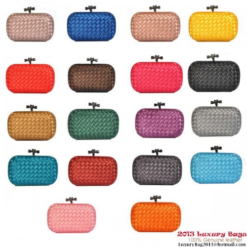Bottega Veneta 8651S Knot Clutches aus Intrecciato-Seide mit Stretch