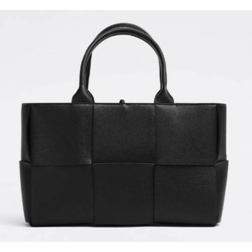 Bottega Veneta ARCO TOTE Kleine Einkaufstasche aus genarbtem Intrecciato-Leder 652867 schwarz