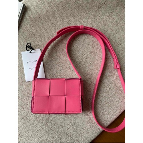 Bottega Veneta CASSETTE Mini Umhängetasche aus Intreccio-Leder 666688 Rose