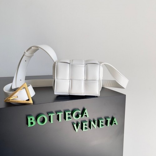 Bottega Veneta Candy gepolsterte Kassette 716648 weiß