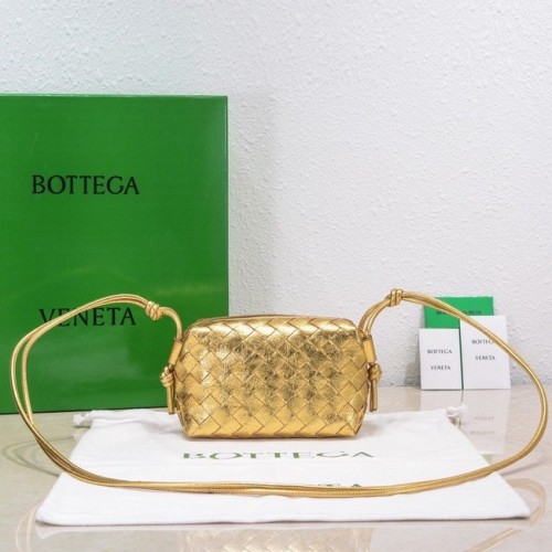 Bottega Veneta Mini Umhängetasche aus geflochtenem Leder 680254 Gold