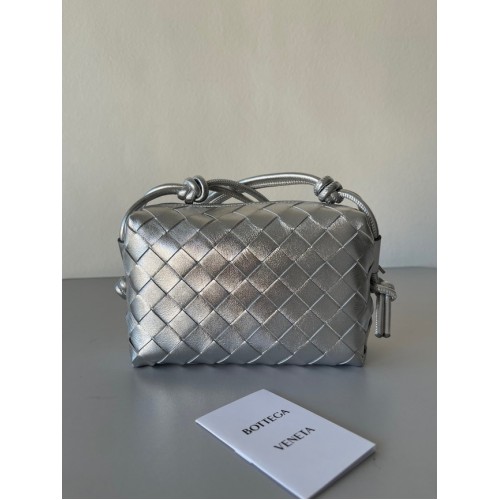 Bottega Veneta Mini Umhängetasche aus Intrecciato-Leder 680254 Silber