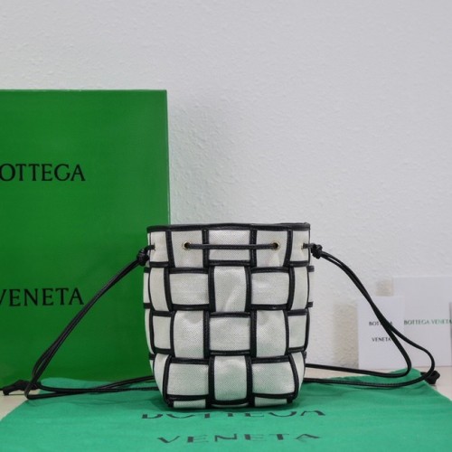 Bottega Veneta Mini Umhängetasche aus Intreccio-Leder 680217 Natur&Schwarz
