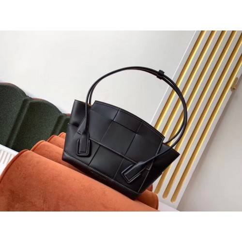 Bottega Veneta Original Weave Leather Arco Top Handle Bag 70013 Schwarz