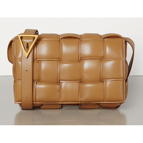 Bottega Veneta GEPOLSTERTE KASSETTENTASCHE 591970 KARAMELL