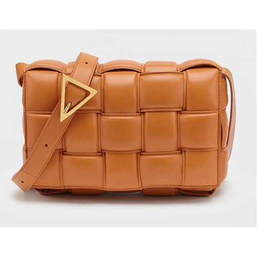 Bottega Veneta GEPOLSTERTE KASSETTENTASCHE 591970 CLAY