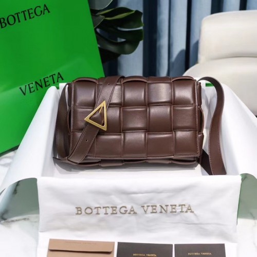 Bottega Veneta GEPOLSTERTE KASSETTENTASCHE 591970 FONDANT