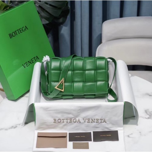 Bottega Veneta GEPOLSTERTE KASSETTENTASCHE 591970 grün