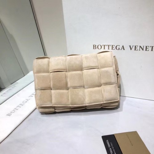 Bottega Veneta GEPOLSTERTE KASSETTENTASCHE Wildleder 591970 Gips