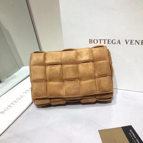 Bottega Veneta GEPOLSTERTE KASSETTENTASCHE Wildleder 591970 braun