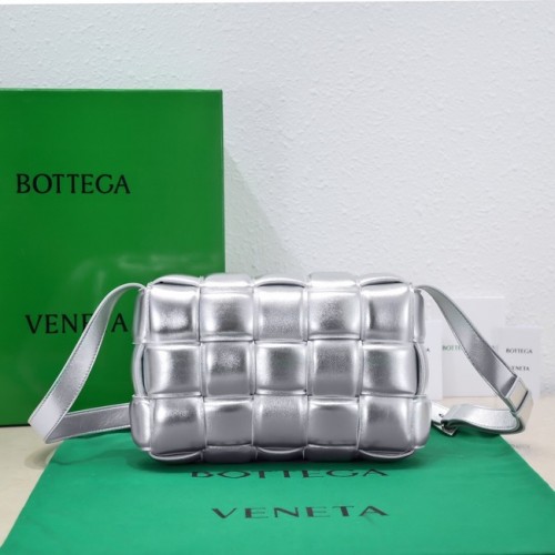 Bottega Veneta gepolsterte Kassette 591970 silber