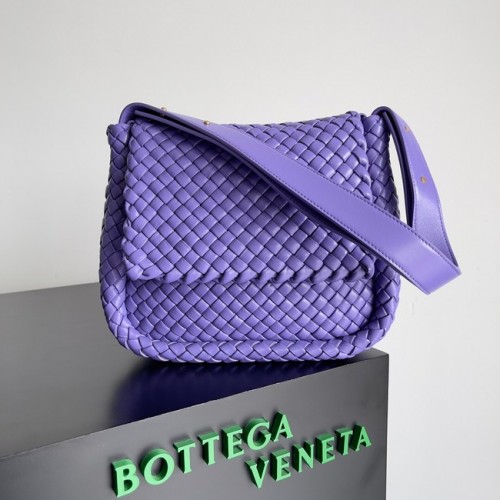 Bottega Veneta Kleine Schultertasche aus gepolstertem Intreccio-Leder 709418 Lila