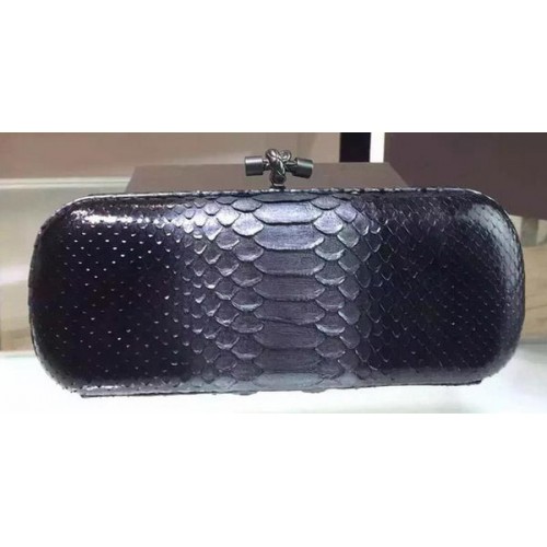 Bottega Veneta Clutch aus Schlangenleder mit Knoten 8651H