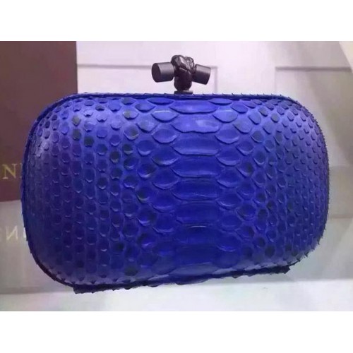 Bottega Veneta Clutch aus Schlangenleder mit Knoten BV8653 Blau