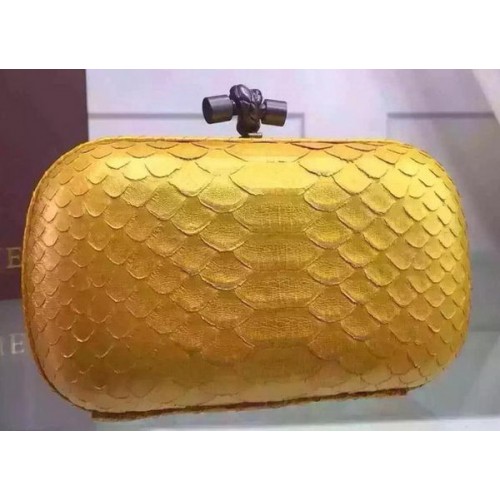 Bottega Veneta Clutch aus Schlangenleder mit Knoten BV8653 Gold