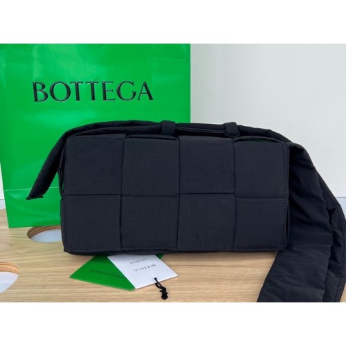 Bottega Veneta Nylon-Umhängetasche 591977 schwarz&grün