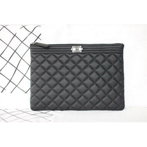 Junge Chanel Chevron schwarze Kalbsleder-Clutch A69253