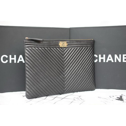 Junge Chanel Chevron schwarze Schafsleder-Clutch A69253