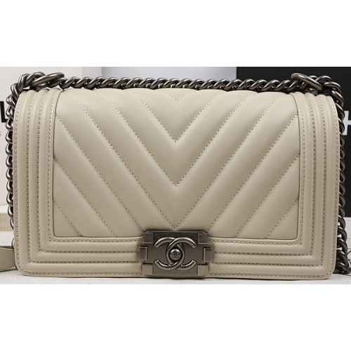 Junge Chanel Flap Bag Kalbsleder Chevron Quilting A67025 OffWhite