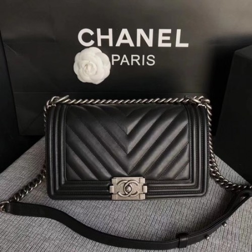 Junge Chanel Flap Bag Original Chevron Leder A67086V Schwarz