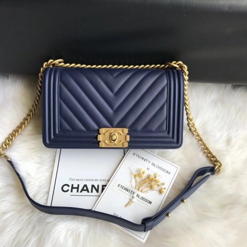 Junge Chanel Flap Bag Original Chevron Leder A67086V Blau