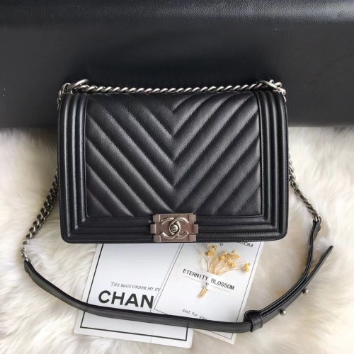 Junge Chanel Flap Bag Original Chevron Leder A67087V Schwarz