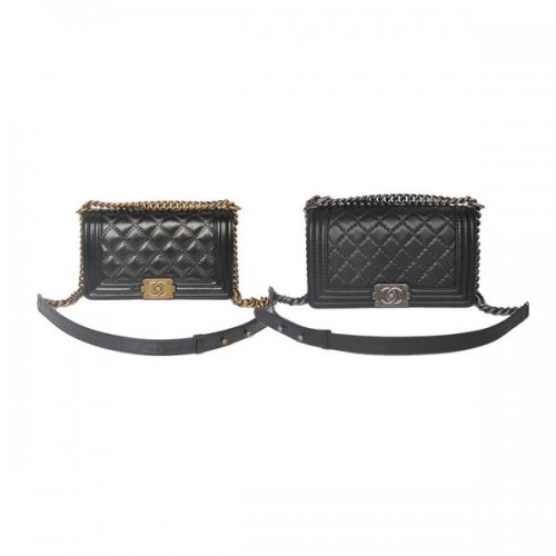 Boy Chanel Flap Umhängetasche Helles Leder A67086 Schwarz