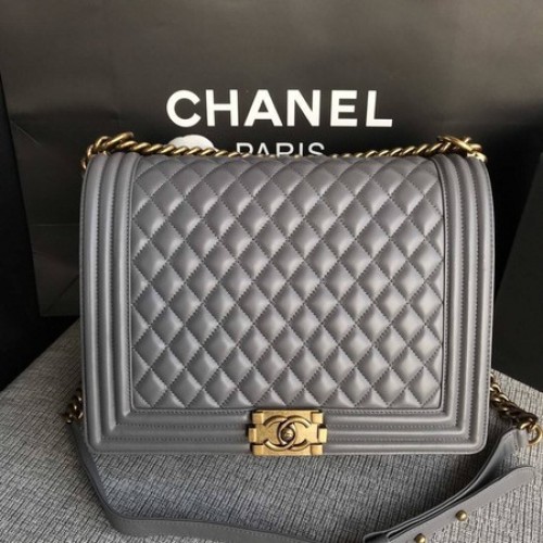 Boy Chanel Flap Umhängetasche Grau Original Schafsleder A67087 Gold