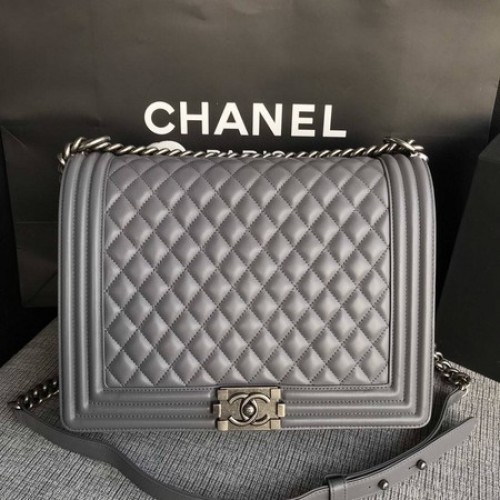 Boy Chanel Flap Umhängetasche Grau Original Schafsleder A67087 Silber