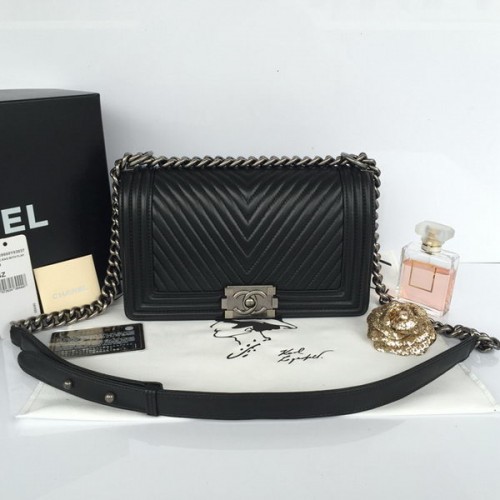 Boy Chanel Flap Umhängetasche Fischgrätennähte A92828 Schwarz