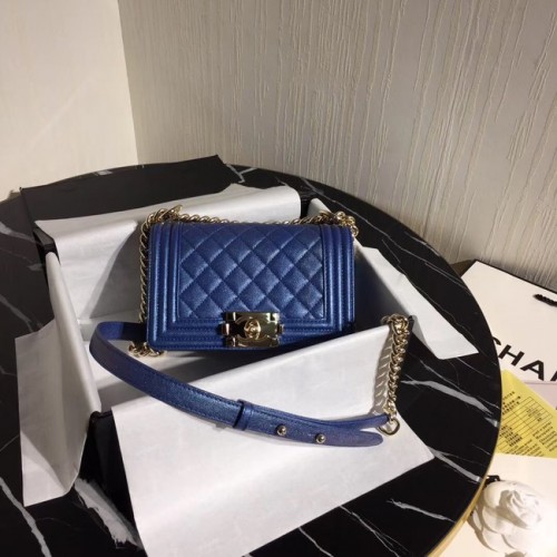 Boy Chanel Flap Umhängetasche Original Leder Blau A67085 Gold