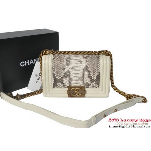Boy Chanel Flap Umhängetasche Pythonleder A66094 OffWhite