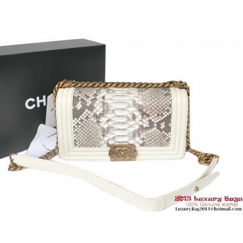 Boy Chanel Flap Umhängetasche Pythonleder A66095 OffWhite