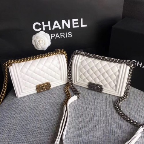 Boy Chanel Flap Umhängetasche Schafsleder A67085 Weiß